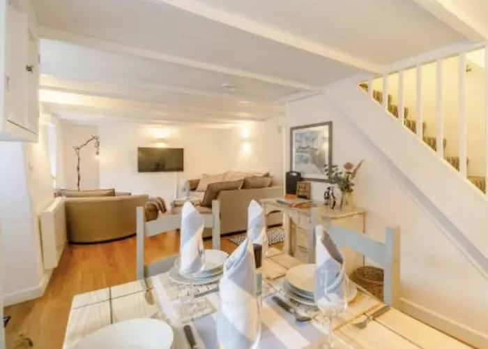 Charming 2-Bed Cottage In Wadebridge Cornwall